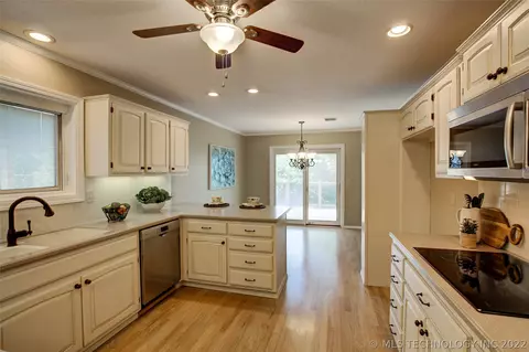5548 E 77th St, Tulsa, OK 74136 photo 8