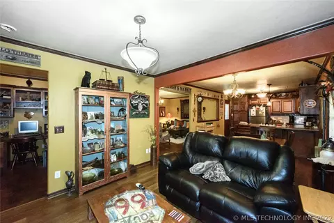 1511 E Maple St, Cushing, OK 74023 photo 9