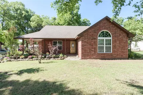 1511 E Maple St, Cushing, OK 74023 photo 2