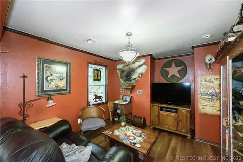 1511 E Maple St, Cushing, OK 74023 photo 8