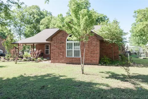 1511 E Maple St, Cushing, OK 74023 photo 3