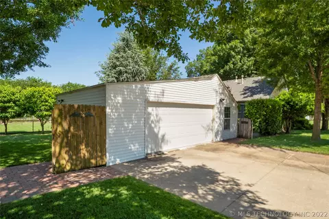 2446 E 18th St, Tulsa, OK 74104 photo 8