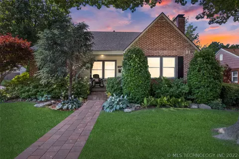 2446 E 18th St, Tulsa, OK 74104 photo 1