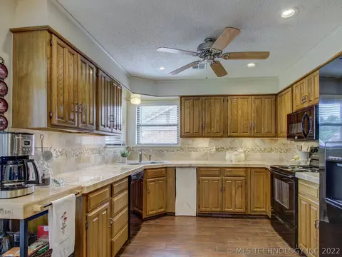 8613 E 77th Pl, Tulsa, OK 74133 photo 12