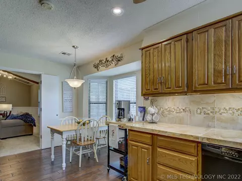 8613 E 77th Pl, Tulsa, OK 74133 photo 13