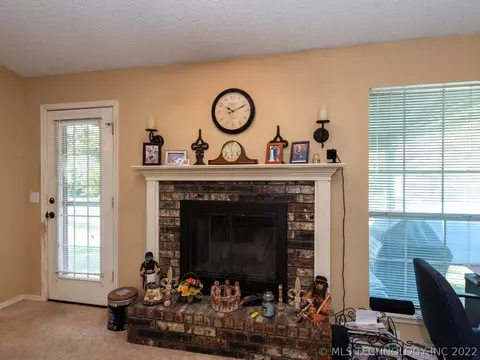 12448 E 35th St, Tulsa, OK 74146 photo 6