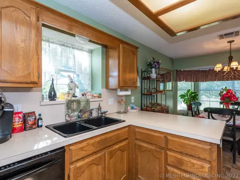 12448 E 35th St, Tulsa, OK 74146 photo 11