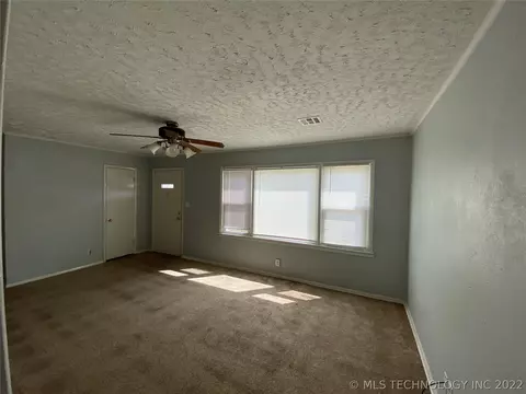 6943 E Latimer Pl N, Tulsa, OK 74115 photo 2