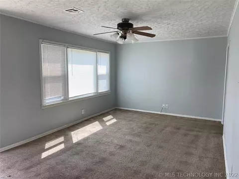 6943 E Latimer Pl N, Tulsa, OK 74115 photo 3
