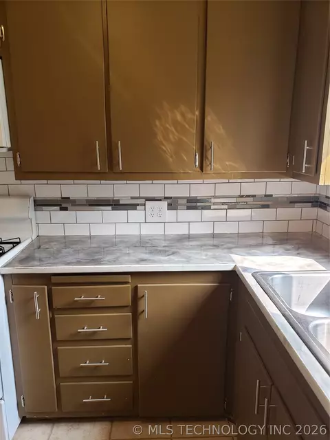 6940 E Marshall St, Tulsa, OK 74115 photo 8