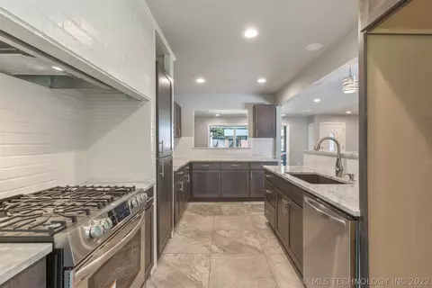 4520 E 38th Pl Pl, Tulsa, OK 74135 photo 9
