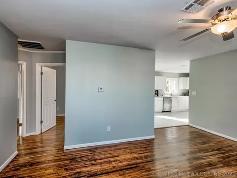319 E Midway St, Broken Arrow, OK 74012 photo 4