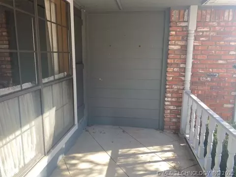 5805 E 78th Pl, Tulsa, OK 74136 photo 2