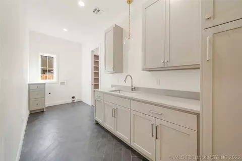 1050 E 34th St, Tulsa, OK 74105 photo 33