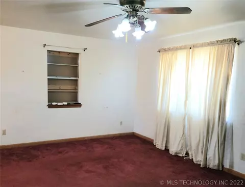 209 NE 4th St, Checotah, OK 74426 photo 3