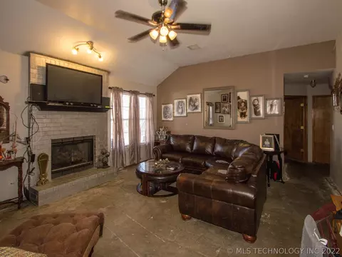 1159 E 138th St, Glenpool, OK 74033 photo 3