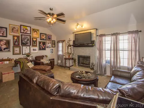 1159 E 138th St, Glenpool, OK 74033 photo 2