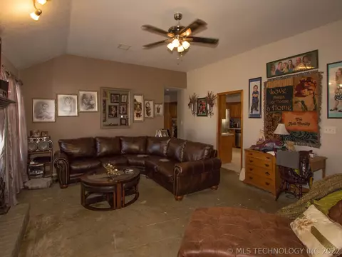 1159 E 138th St, Glenpool, OK 74033 photo 4