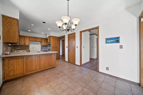 6212 E 78th Pl, Tulsa, OK 74136 photo 10