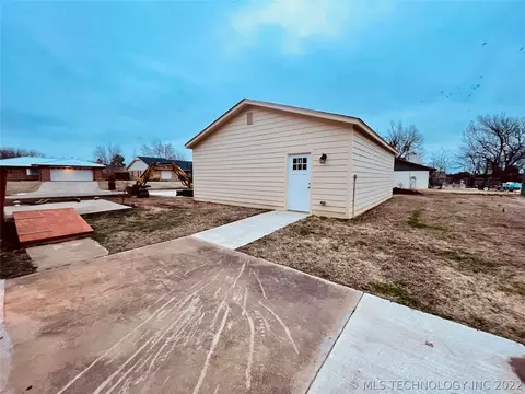 802 S Crestview Dr, Cushing, OK 74023 photo 5