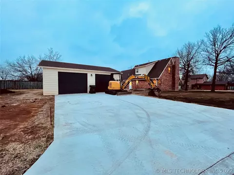 802 S Crestview Dr, Cushing, OK 74023 photo 4