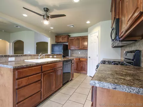 13301 E 43rd St, Tulsa, OK 74134 photo 16