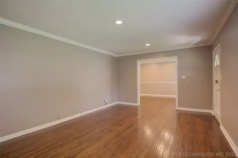 1942 E 35th Pl, Tulsa, OK 74105 photo 5
