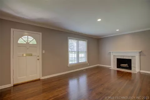 1942 E 35th Pl, Tulsa, OK 74105 photo 3
