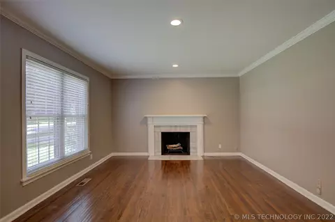 1942 E 35th Pl, Tulsa, OK 74105 photo 4