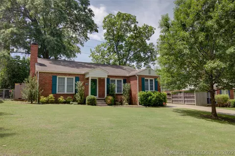 1942 E 35th Pl, Tulsa, OK 74105 photo 1