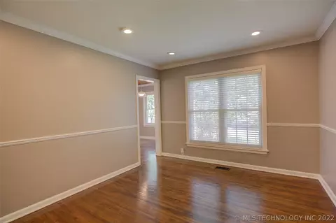1942 E 35th Pl, Tulsa, OK 74105 photo 8