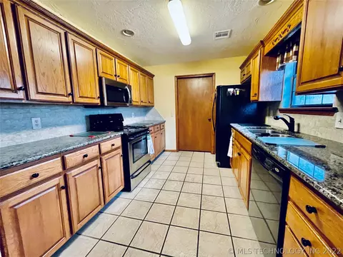 318 S Highland Ave, Cushing, OK 74023 photo 16