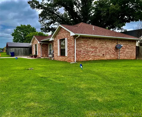 318 S Highland Ave, Cushing, OK 74023 photo 3