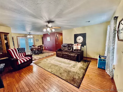 318 S Highland Ave, Cushing, OK 74023 photo 7