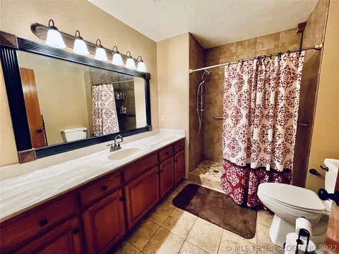 318 S Highland Ave, Cushing, OK 74023 photo 17
