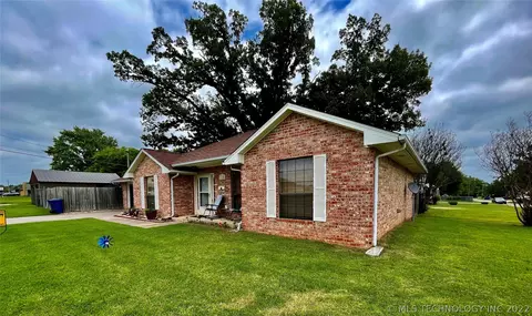 318 S Highland Ave, Cushing, OK 74023 photo 2