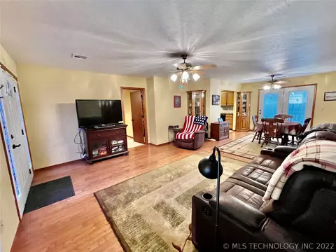 318 S Highland Ave, Cushing, OK 74023 photo 5