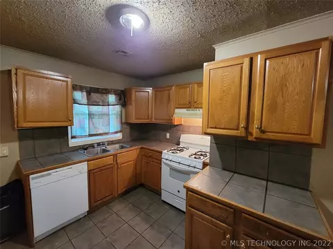 5975 E Latimer St, Tulsa, OK 74115 photo 10