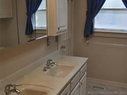 6836 E 54th St, Tulsa, OK 74145 photo 20