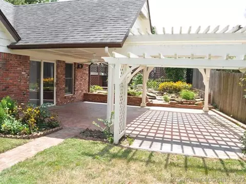6836 E 54th St, Tulsa, OK 74145 photo 3