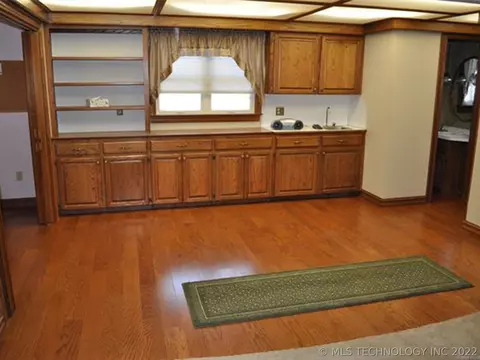 6836 E 54th St, Tulsa, OK 74145 photo 8