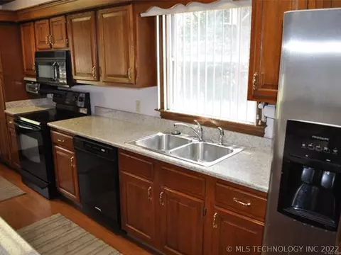 6836 E 54th St, Tulsa, OK 74145 photo 12
