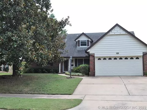 6836 E 54th St, Tulsa, OK 74145 photo 1