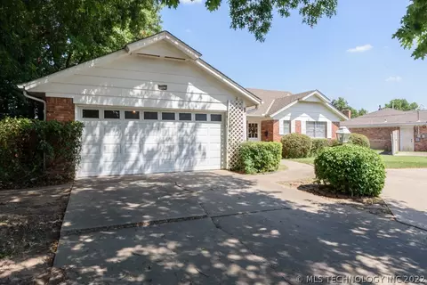 9025 E 26th Ct S, Tulsa, OK 74129 photo 2