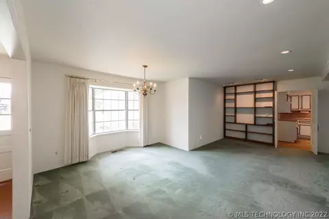 9025 E 26th Ct S, Tulsa, OK 74129 photo 4