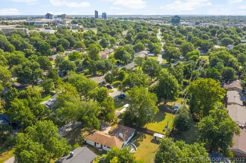 4140 E 46th St, Tulsa, OK 74135 photo 2