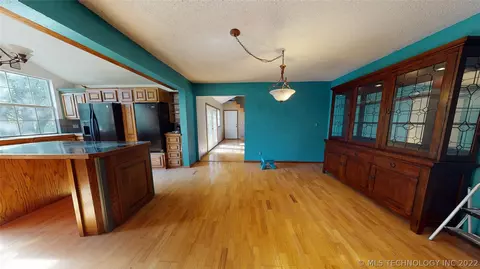 100 E Bird, Davis, OK 73030 photo 4