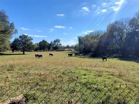 100 E Bird, Davis, OK 73030 photo 2