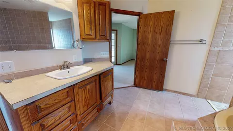 100 E Bird, Davis, OK 73030 photo 25
