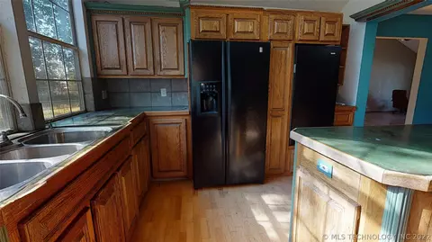 100 E Bird, Davis, OK 73030 photo 8